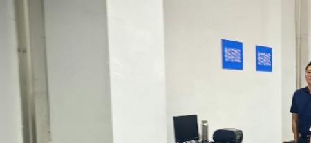 湖南湘江新區(qū)（長(zhǎng)沙高新區(qū)）黨工委副書記、管委會(huì)主任，岳麓區(qū)委副書記、區(qū)長(zhǎng)何朝暉一行到訪上藥控股湖南調(diào)研